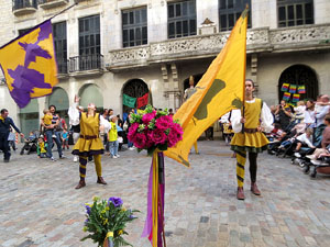 Fires de Sant Narc&iacute;s 2022. Toc de rams. Cerim&ograve;nia del canvi de rams de les gegantes