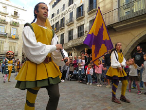 Fires de Sant Narc&iacute;s 2022. Toc de rams. Cerim&ograve;nia del canvi de rams de les gegantes