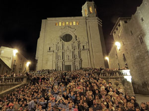 Fires de Sant Narc&iacute;s 2022. Pilar a les escales de la Catedral