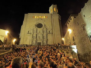 Fires de Sant Narc&iacute;s 2022. Pilar a les escales de la Catedral