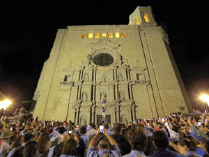 Fires de Sant Narc&iacute;s 2022. Pilar a les escales de la Catedral