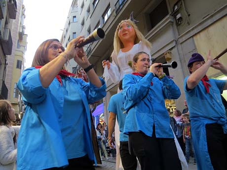 Fires de Sant Narc&iacute;s 2022. El preg&oacute;. Cercaviles de gegants i capgrossos