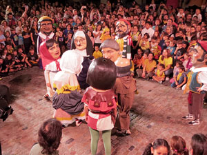 Fires de Sant Narc&iacute;s 2022. Ball de l'&Agrave;liga, capgrossos i gegants