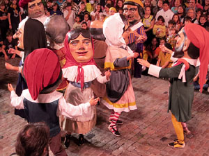 Fires de Sant Narc&iacute;s 2022. Ball de l'&Agrave;liga, capgrossos i gegants