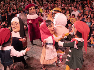 Fires de Sant Narc&iacute;s 2022. Ball de l'&Agrave;liga, capgrossos i gegants
