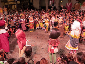 Fires de Sant Narc&iacute;s 2022. Ball de l'&Agrave;liga, capgrossos i gegants