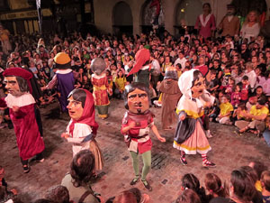 Fires de Sant Narc&iacute;s 2022. Ball de l'&Agrave;liga, capgrossos i gegants