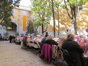 Fires de Sant Narc&iacute;s 2022. Trobada de puntaires al pati de les Magn&ograve;lies