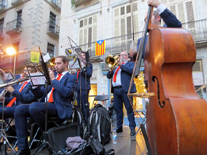 Fires de Sant Narc&iacute;s 2022. Ballada de sardanes amb la Cobla Montgrins a la pla&ccedil;a del Vi