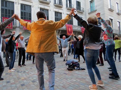 Fires 2022. Ballada de sardanes amb la Cobla Montgrins a la pla&ccedil;a del Vi