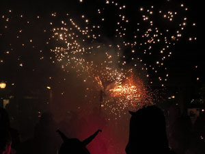 Fires de Sant Narc&iacute;s 2022. Correfoc amb els Trons de l'Onyar