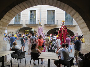Balls a la pla&ccedil;a del Vi