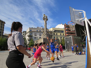 X Jornada de l'Esport Femen&iacute; 2022 a la pla&ccedil;a Salvador Espriu i la de Francesc Calvet i Rubalcaba