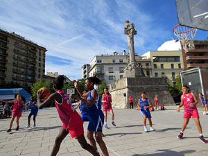 X Jornada de l'Esport Femen&iacute; 2022 a la pla&ccedil;a Salvador Espriu i la de Francesc Calvet i Rubalcaba