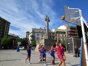 X Jornada de l'Esport Femen&iacute; 2022 a la pla&ccedil;a Salvador Espriu i la de Francesc Calvet i Rubalcaba