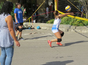 X Jornada de l'Esport Femen&iacute; 2022 a la pla&ccedil;a Salvador Espriu i la de Francesc Calvet i Rubalcaba