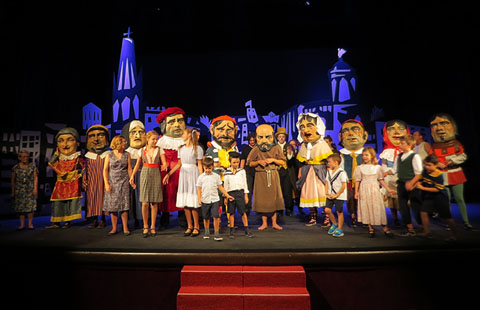 Salutaci&oacute; final de l'espectacle