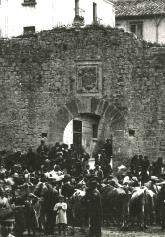 El portal de l'&Agrave;ngel. Detall d'una imatge de 1901