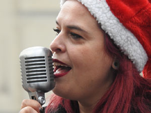 Nadal 2022. Girona Christmas Swing. Actuaci&oacute; de The Lolita's Sisters. Ajuntament de Girona