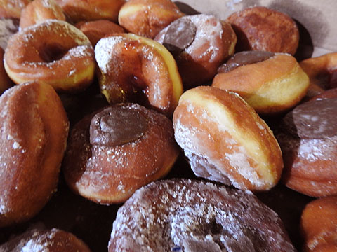 Els sufganiot, dol&ccedil;os t&iacute;pics de la festa de Hanukk&agrave;