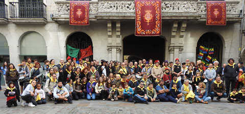 Foto de grup dels participants a les Matinades 2022, a la pla&ccedil;a del Vi