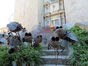 Temps de Flors 2022. Bas&iacute;lica de Sant Feliu. Escalinata principal