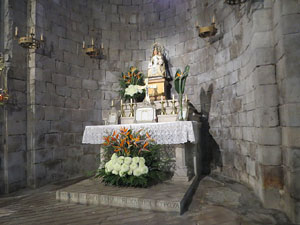 Temps de Flors 2022. Bas&iacute;lica de Sant Feliu. Interior de la nau