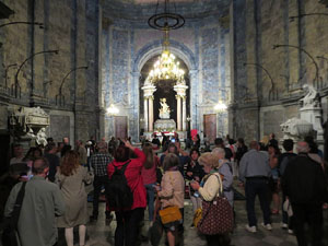 Temps de Flors 2022. Bas&iacute;lica de Sant Feliu. Interior de la nau