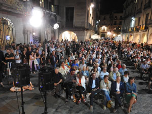 &Uacute;ltima concentraci&oacute; dels dilluns a la pla&ccedil;a del Vi