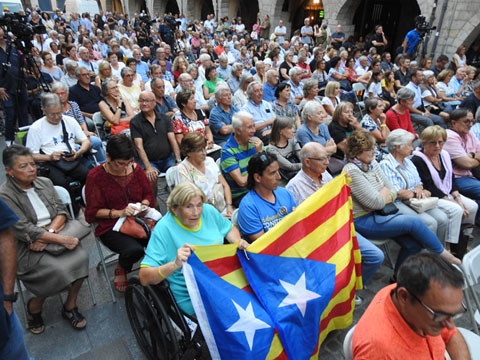 La pla&ccedil;a del Vi durant l'acte