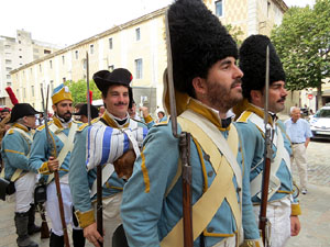 XIV Festa Reviu els Setges Napole&ograve;nics de Girona. Desfilada pels carrers de Girona