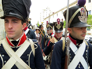 XIV Festa Reviu els Setges Napole&ograve;nics de Girona. Desfilada pels carrers de Girona