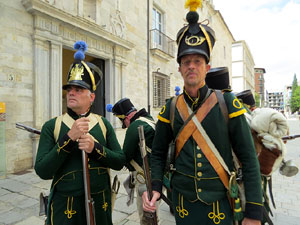 XIV Festa Reviu els Setges Napole&ograve;nics de Girona. Desfilada pels carrers de Girona