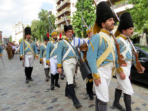 XIV Festa Reviu els Setges Napole&ograve;nics de Girona. Desfilada pels carrers de Girona