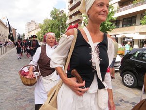 XIV Festa Reviu els Setges Napole&ograve;nics de Girona. Desfilada pels carrers de Girona