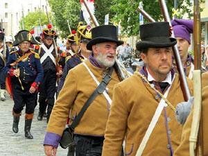 XIV Festa Reviu els Setges Napole&ograve;nics de Girona. Desfilada pels carrers de Girona