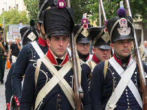 XIV Festa Reviu els Setges Napole&ograve;nics de Girona. Desfilada pels carrers de Girona