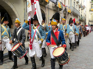 XIV Festa Reviu els Setges Napole&ograve;nics de Girona. Desfilada pels carrers de Girona