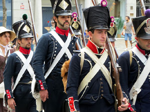 XIV Festa Reviu els Setges Napole&ograve;nics de Girona. Desfilada pels carrers de Girona
