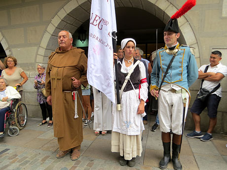 XIV Festa Reviu els Setges Napole&ograve;nics de Girona. Homenatge a la bandera de la Croada Gironina