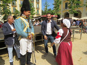 XIV Festa Reviu els Setges Napole&ograve;nics de Girona. Actes a la pla&ccedil;a de la Independ&egrave;ncia