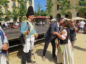XIV Festa Reviu els Setges Napole&ograve;nics de Girona. Actes a la pla&ccedil;a de la Independ&egrave;ncia