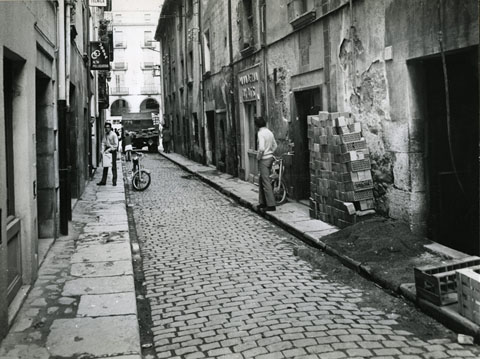 El carrer Anselm Clav&eacute;.  Al fons, la pla&ccedil;a Independ&egrave;ncia. 1972