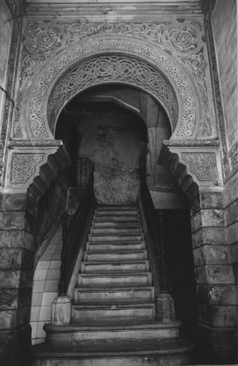Ornamentaci&oacute; del vest&iacute;bul d'acc&eacute;s a l'escala de l'habitatge de la travessia de l'Auriga n&uacute;mero 8. 1984