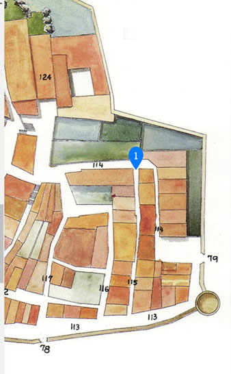 Detall del Cap de l'Areny l'any 1535. S'hi indica el carrer dels Banyoles (1). El n&uacute;mero 79 indica el portal del Carme. S'obria sobre el cam&iacute; de Sant Feliu de Gu&iacute;xols i rebia el nom per l'exist&egrave;ncia, m&eacute;s al sud, del convent dels carmelites