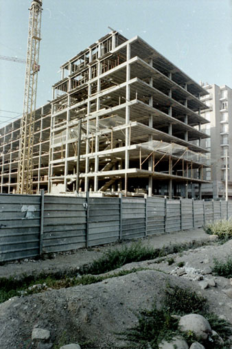 Obres de construcci&oacute; d'un edifici al carrer S&egrave;quia, 7. 1980