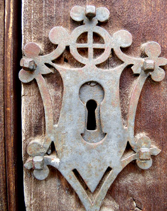 Detall de la porta del n&uacute;mero 5 del carrer de Sant Josep