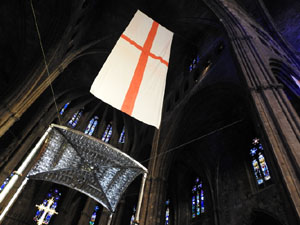 Representaci&oacute; de la Consueta de Sant Jordi cavaller a la nau g&ograve;tica de la Catedral