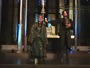Representaci&oacute; de la Consueta de Sant Jordi cavaller a la nau g&ograve;tica de la Catedral