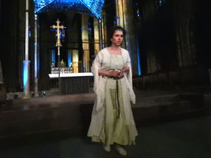 Representaci&oacute; de la Consueta de Sant Jordi cavaller a la nau g&ograve;tica de la Catedral